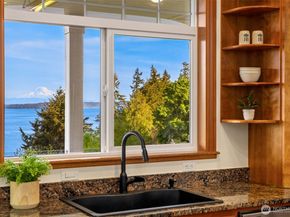 6715 NE Dapple Court, Bainbridge Island WA 98110