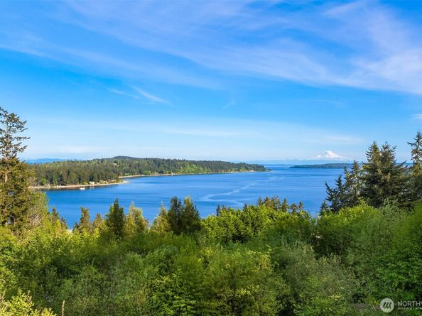 6715 NE Dapple Court, Bainbridge Island WA 98110