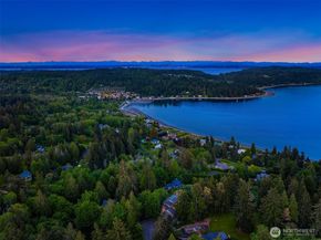 6715 NE Dapple Court, Bainbridge Island WA 98110