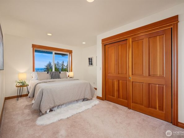 6715 NE Dapple Court, Bainbridge Island WA 98110