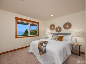 6715 NE Dapple Court, Bainbridge Island WA 98110