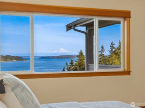 6715 NE Dapple Court, Bainbridge Island WA 98110