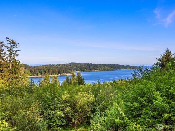 6715 NE Dapple Court, Bainbridge Island WA 98110