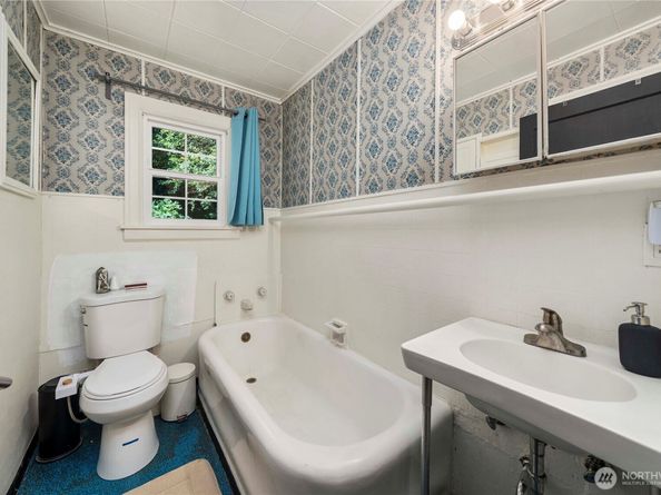 12027 10th Avenue S, Seattle WA 98168