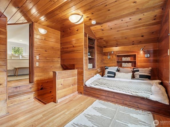 4055 NE 57th Street, Seattle WA 98105