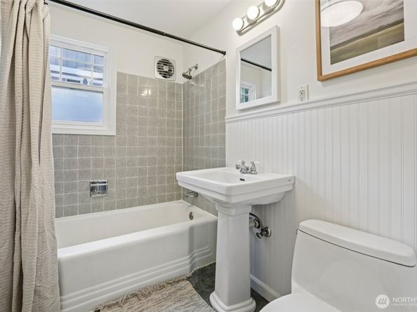 4055 NE 57th Street, Seattle WA 98105