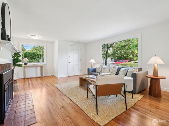 4055 NE 57th Street, Seattle WA 98105