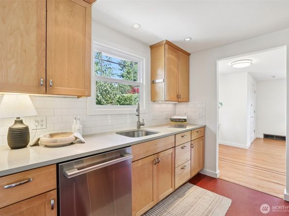 4055 NE 57th Street, Seattle WA 98105