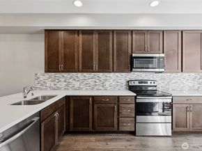 19403 7th Avenue W C1, Lynnwood WA 98036