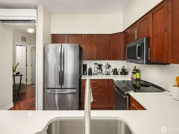211 Kirkland Avenue 504, Kirkland WA 98033