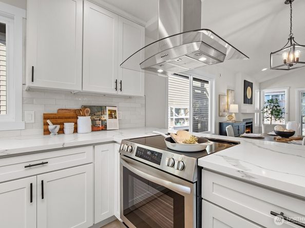 24206 SE 38th Place, Sammamish WA 98029