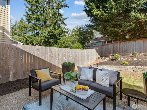 24206 SE 38th Place, Sammamish WA 98029
