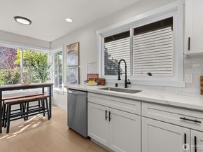 24206 SE 38th Place, Sammamish WA 98029