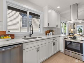 24206 SE 38th Place, Sammamish WA 98029