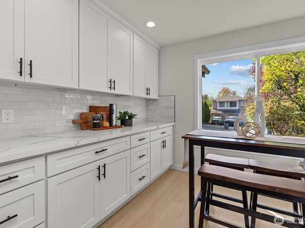 24206 SE 38th Place, Sammamish WA 98029