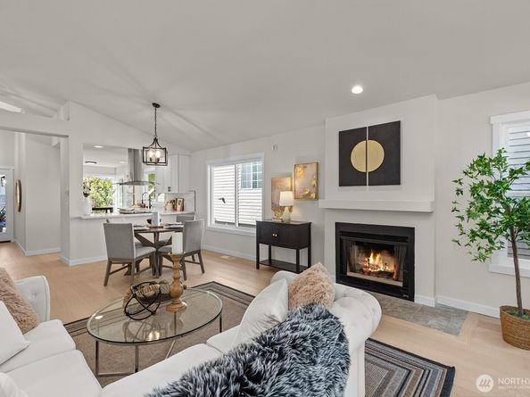 24206 SE 38th Place, Sammamish WA 98029