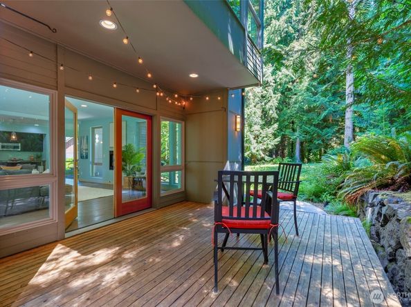 9310 Hemlock Avenue NE, Bainbridge Island WA 98110
