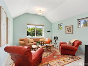 9310 Hemlock Avenue NE, Bainbridge Island WA 98110