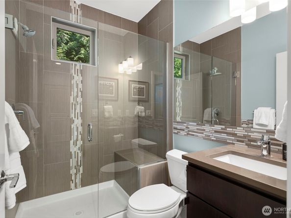 9310 Hemlock Avenue NE, Bainbridge Island WA 98110