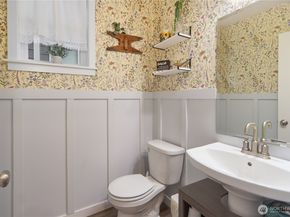 1777 Ashby Avenue NW, Poulsbo WA 98370