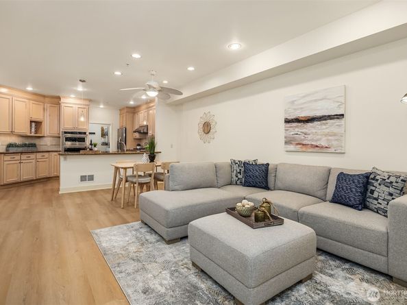 8850 Redmond Woodinville Road NE 304, Redmond WA 98052