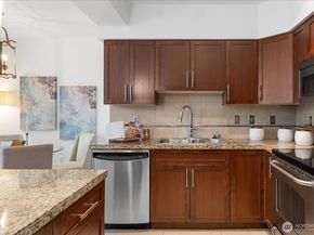 211 Kirkland Avenue 208, Kirkland WA 98033