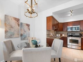 211 Kirkland Avenue 208, Kirkland WA 98033