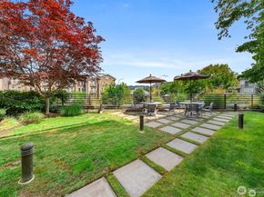 211 Kirkland Avenue 208, Kirkland WA 98033
