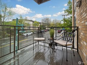 211 Kirkland Avenue 208, Kirkland WA 98033