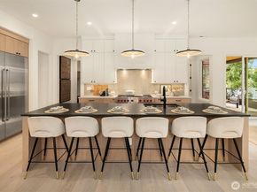 1706 111th Avenue NE, Bellevue WA 98004