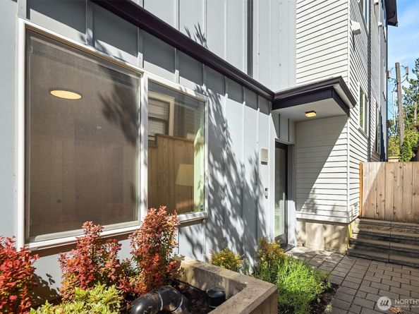 1802 38th Avenue, Seattle WA 98122