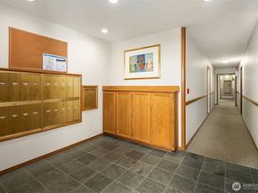 2040 13th Avenue W 33, Seattle WA 98119