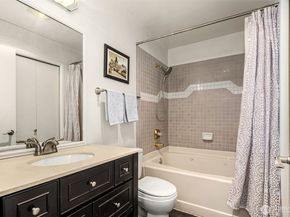 2040 13th Avenue W 33, Seattle WA 98119