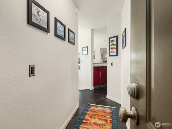 2040 13th Avenue W 33, Seattle WA 98119
