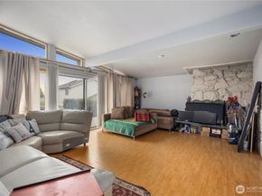 2230 S 253rd Place, Des Moines WA 98198