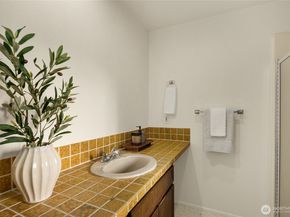 12511 37th Avenue NE, Seattle WA 98125