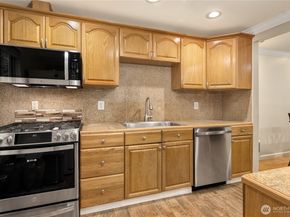 4727 W Lake Sammamish Parkway SE B201, Issaquah WA 98027