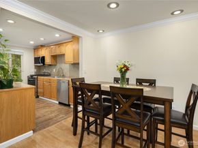4727 W Lake Sammamish Parkway SE B201, Issaquah WA 98027
