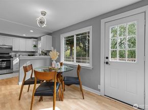 1210 108th Avenue SE, Bellevue WA 98004