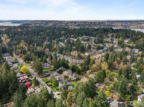 1210 108th Avenue SE, Bellevue WA 98004