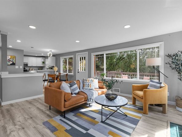 1210 108th Avenue SE, Bellevue WA 98004