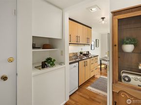919 2nd Avenue W 602, Seattle WA 98119