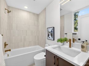 6318 41st Avenue SW D, Seattle WA 98136
