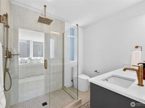 6318 41st Avenue SW D, Seattle WA 98136