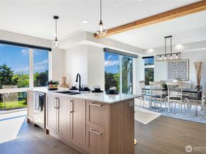 7107 Aurora Avenue N, Seattle WA 98103