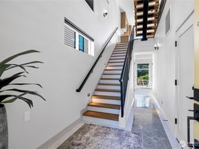 7107 Aurora Avenue N, Seattle WA 98103