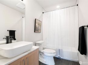 7107 Aurora Avenue N, Seattle WA 98103