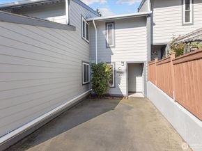 15914 3rd Place SW C, Burien WA 98166