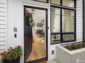 6037 42nd Avenue SW B, Seattle WA 98136