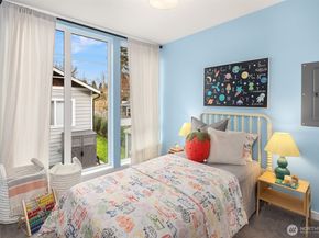 6037 42nd Avenue SW B, Seattle WA 98136